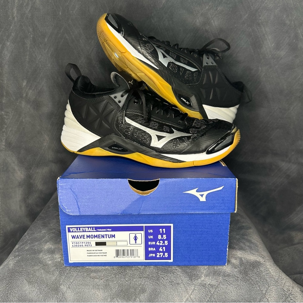 Mizuno - Wave Volleyball Training Shoes - Black- Women size 11